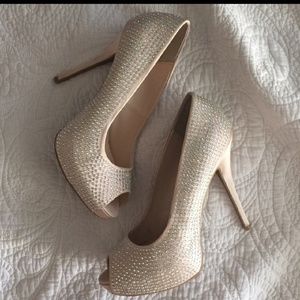 Jennifer Lopez bejeweled pumps